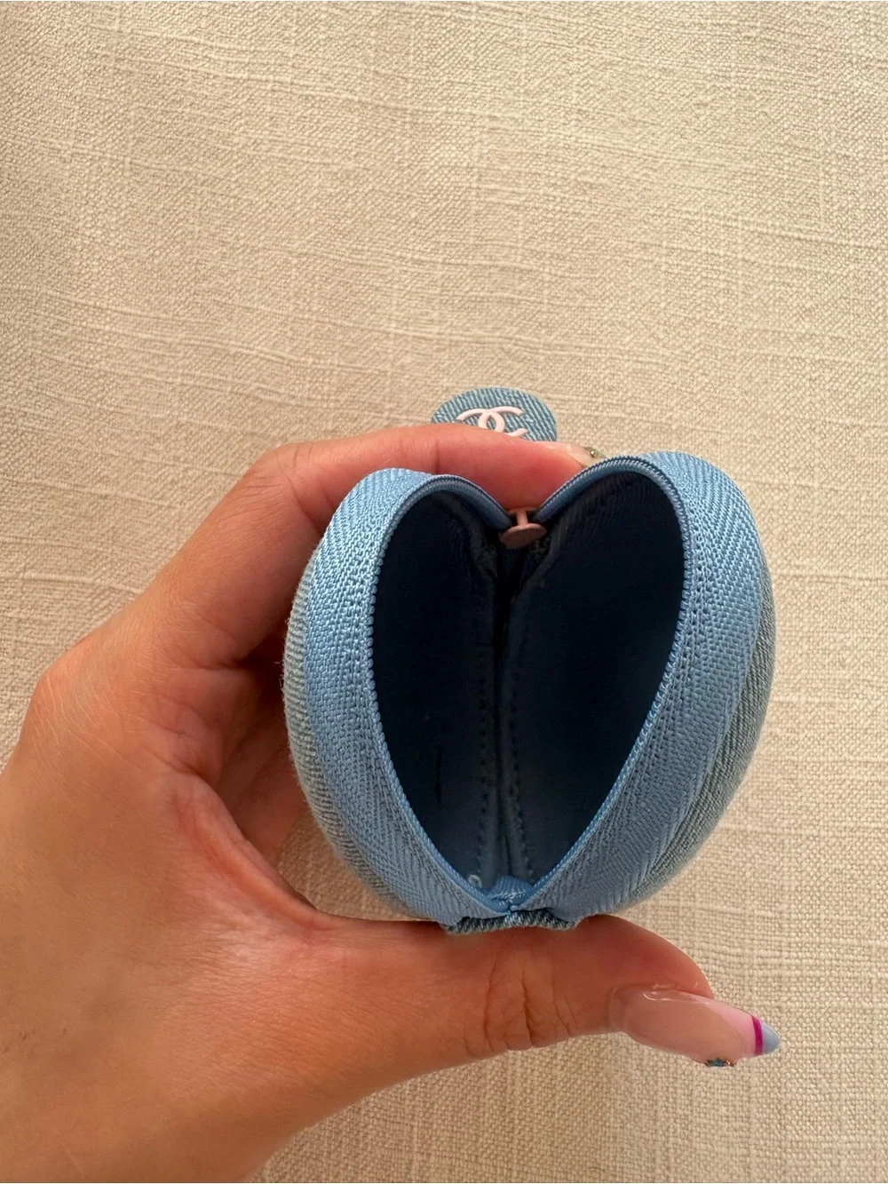 CHANEL LA CRÈME MAIN Denim Case